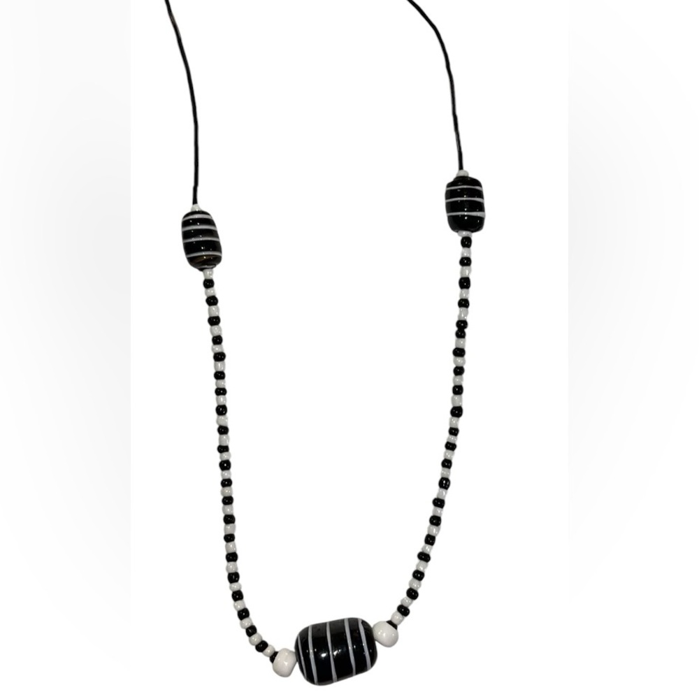 Vintage 1970s Art Deco black and white necklace. Estate